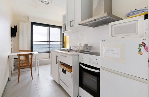 Batz-sur-Mer Apartment | Ajoncs Apartment – Seafront Terrace, Parking, Côte Sauvage