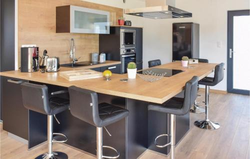 Creances House | Amazing Home In Créances