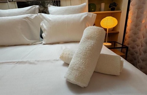 Quartier de la Roquette Apartment | Amy