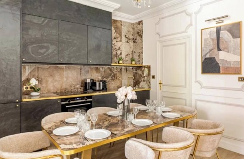Saint-Merri Apartment | AN EXCEPTIONAL PARISIAN EXPERIENCE LOCATED NEAR NOTRE DAME & LOUVRE