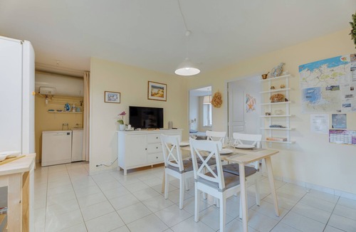 Saint-Benoit-des-Ondes Apartment | Apartment 'Grain De Vanille' with Private Terrace and Wi-Fi