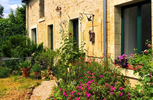 Durtal Apartment | Apartment 'À L'Aujardière' with Shared Garden and Wi-Fi