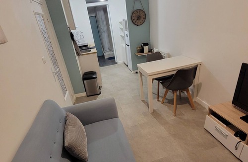 Magny-les-Hameaux Apartment | Apartment between town and country