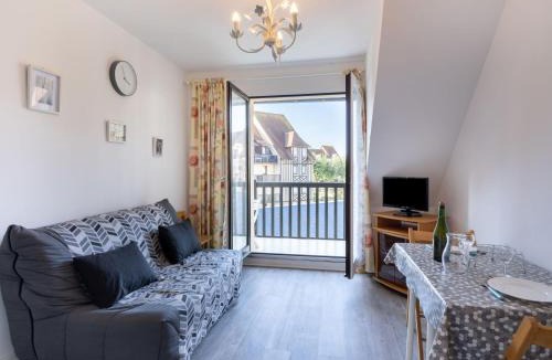 Cabourg Apartment | Apartment Fleur Marine-16 by Interhome