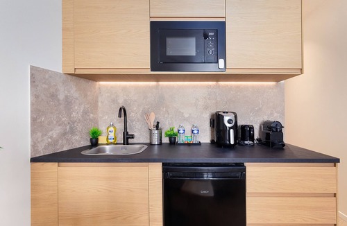 Billancourt–Rives de Seine Apartment | Apartment-Wet room-City view