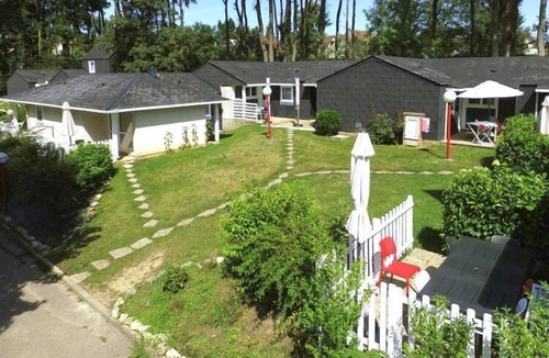 Forges-les-Eaux Apartment | Apartment in Forges les Eaux with Garden