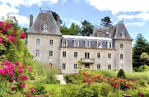 Saint-Come-du-Mont Villa | Apartment 'Maison Lafosse' with Shared Terrace and Shared Garden