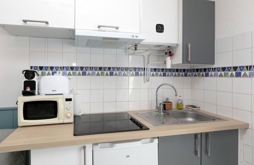 Le Pouliguen Apartment | Apartment 'Nid Douillet' with Wi-Fi