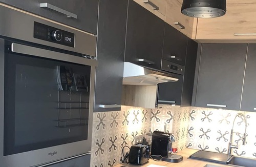 Clamart Apartment | Apartment overlooking the Eiffel Tower