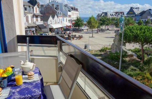 Quiberon Apartment | Apartment Résidence Le Grand Bleu by Interhome