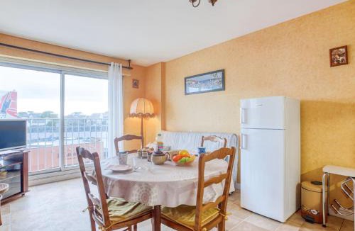 Quiberon Apartment | Apartment Résidence Les Béniguets by Interhome