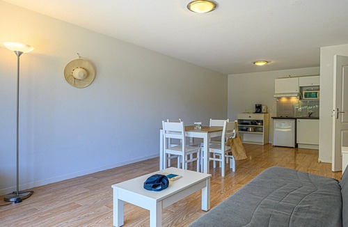 Plescop Apartment | Apartment Stay for 4 in Plescop