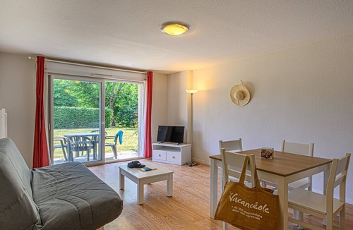 Plescop Apartment | Apartment Stay for 4 in Plescop