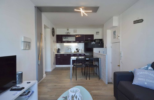 Courseulles-sur-Mer Apartment | Apartment with back to marina - Close to beach