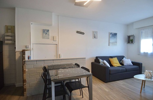 Courseulles-sur-Mer Apartment | Apartment with back to marina - Close to beach
