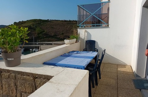 Sauzon Apartment | Apartment with a terrace in Pen Prad