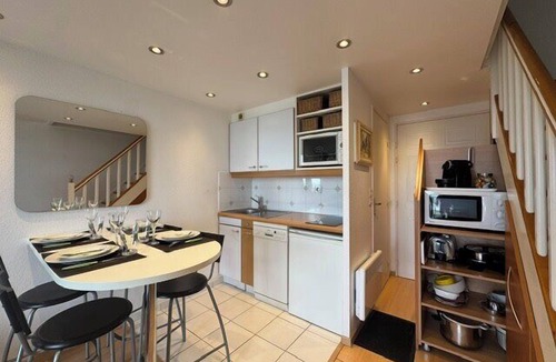 Port Guillaume Apartment | Apartment with sea view, terrace and swimming pool
