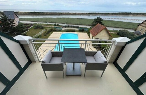 Port Guillaume Apartment | Apartment with sea view, terrace and swimming pool