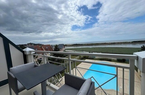Port Guillaume Apartment | Apartment with sea view, terrace and swimming pool