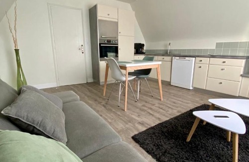 Mayenne Apartment | Appart 2 Chambres, Centre Ville, Parking privé clos, Local vélo