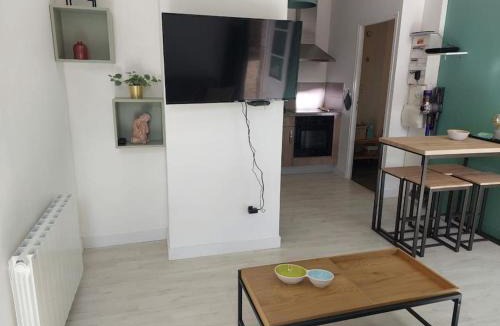 Binic Apartment | Appart 2, Charmant Plain pied, 200m du port