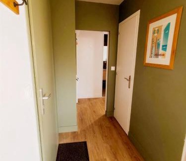 Saint-Brieuc Apartment | Appart 4 pers - Vue sur mer - Terrasse - Parking privé