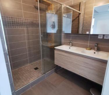Saint-Brieuc Apartment | Appart 4 pers - Vue sur mer - Terrasse - Parking privé