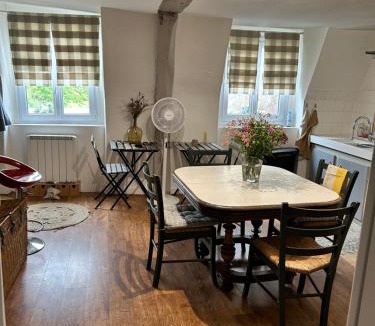 Neauphle-le-Chateau House | Appart 7 couchages en plein cœur de village