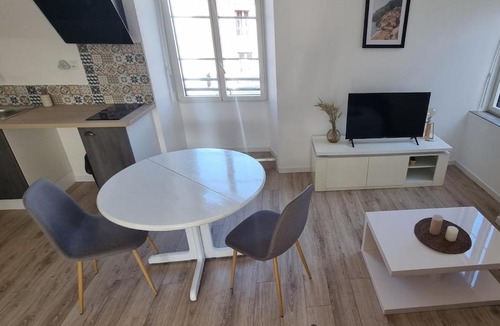 Pleugueneuc Apartment | Appart cosy, neuf, climatisé proche commodités !