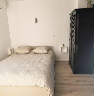 Pleugueneuc Apartment | Appart cosy, neuf, climatisé proche commodités !
