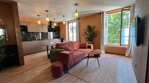 Aunay-sur-Odon Apartment | Appartement balnéo centre ville