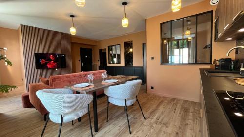 Aunay-sur-Odon Apartment | Appartement balnéo centre ville