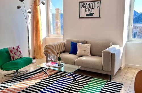 La Gacilly Apartment | Appartement coloré T-3 hyper centre accès jardin