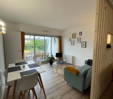Bernieres-sur-Mer Apartment | Appartement cosy avec jardin vue et accès à 30m de la mer