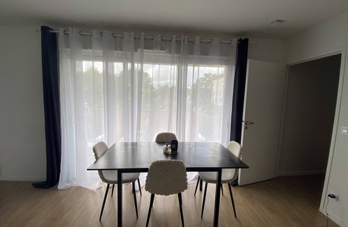 Saint-Joseph de Porterie Apartment | Appartement Cosy Avec un Enorme Balcon