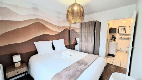 Republique Apartment | Appartement cosy, balcon et place privée