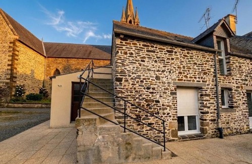 Dol-de-Bretagne Apartment | Appartement cosy & terrasse ensoleillée