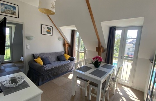 Baden House | Appartement Dans Château, Piscine, Balades. 4,5km de L'ile aux Moines