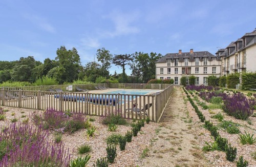 Baden Apartment | Appartement dans un château avec piscine - 4 pers
