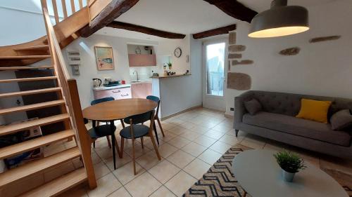 Pont-l'Abbe Apartment | Appartement en centre-ville place du marché