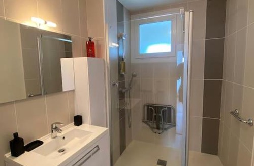 Liberation Apartment | Appartement neuf, 3 chambres avec vue panoramique