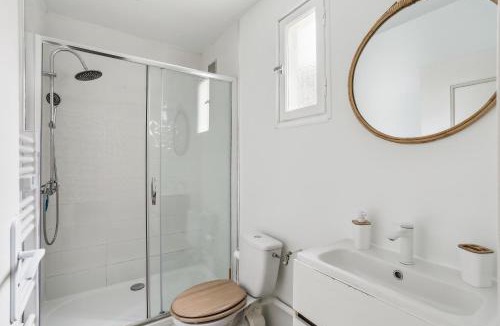 Miroir - Batignolles Apartment | Appartement Neuf Proche Circuit 24h