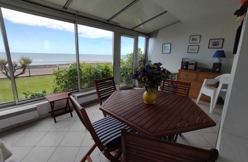 Bernieres-sur-Mer Apartment | Appartement Rez de Jardin, Face à la Mer