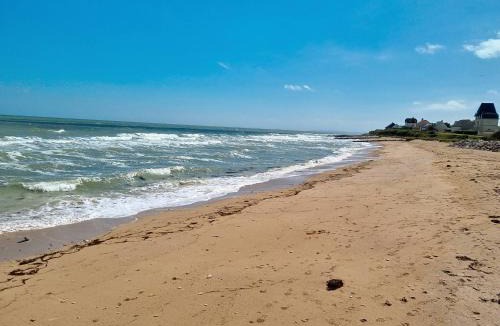 Bernieres-sur-Mer Apartment | Appartement rez-de-jardin proche mer, 4 couchages - FR-1-746-31