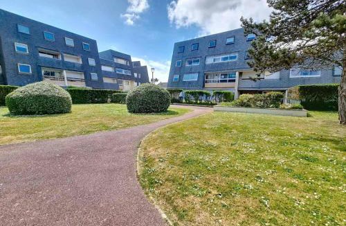 Bernieres-sur-Mer Apartment | Appartement rez-de-jardin proche mer, 4 couchages - FR-1-746-31