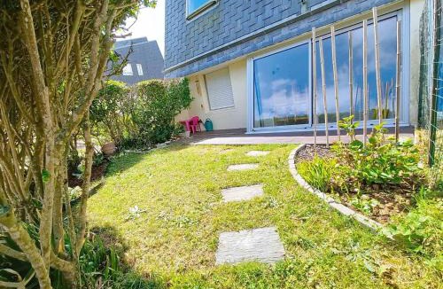 Bernieres-sur-Mer Apartment | Appartement rez-de-jardin proche mer, 4 couchages - FR-1-746-31