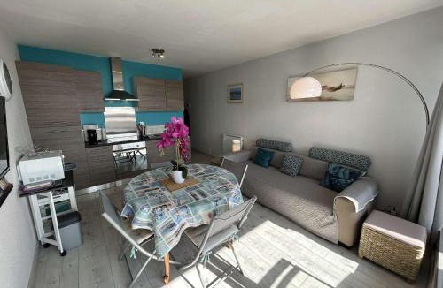 Saint-Jean-de-Monts Apartment | Appartement Studio cabine, 4 couchages, face à la mer - FR-1-224C-304