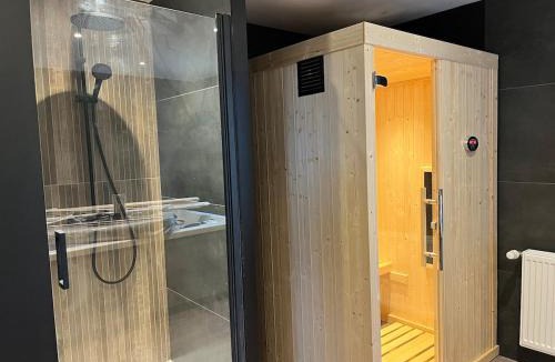 Guingamp Apartment | Appartement Volupté - Jacuzzi & Sauna - Luxe & Intimité