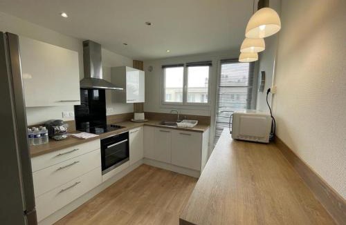 Ifs Apartment | Appt 4 chambres avec balcon, Spinelle