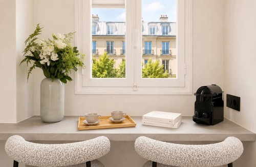 Chaillot Apartment | Arc de Triomphe stunning property with lift